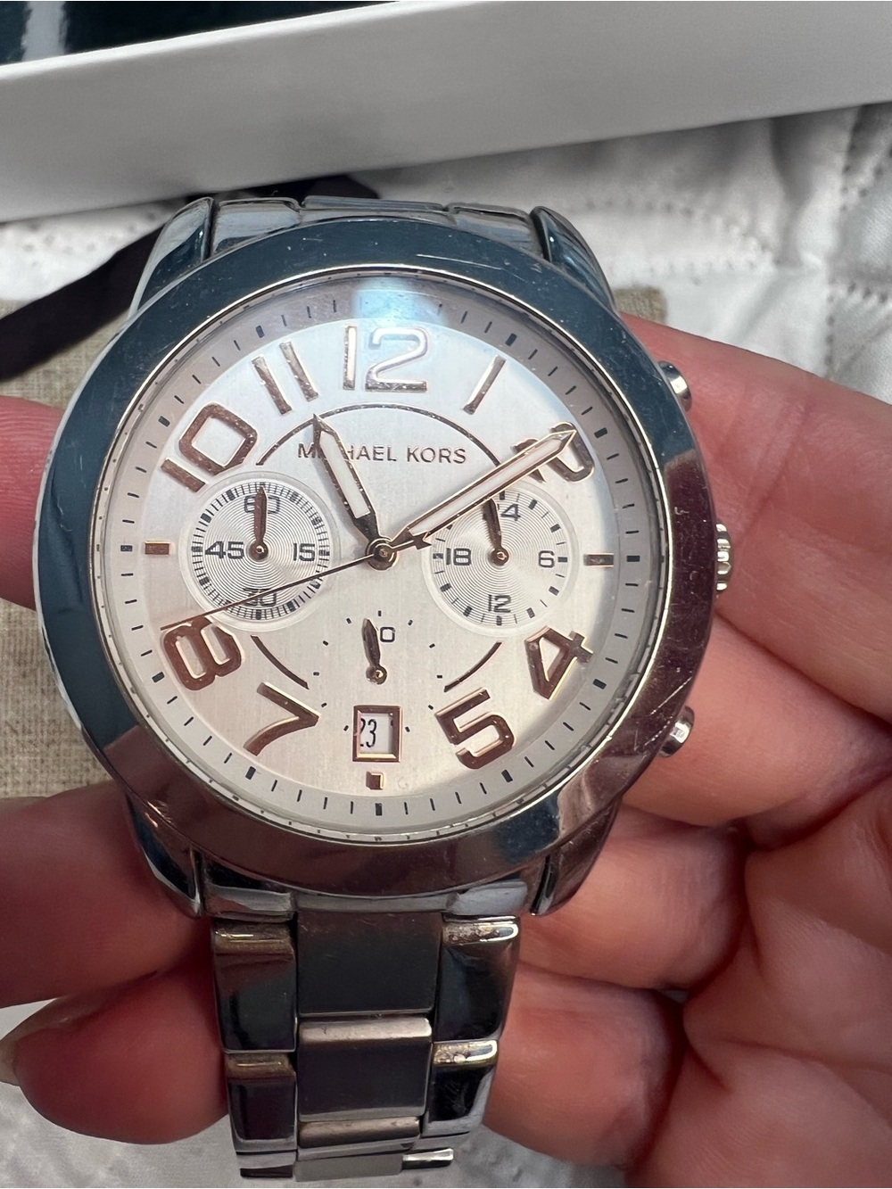 Michael Kors Women MK5725 Dress Date
Stainless Steel Quartz 42mm Watch
Silver